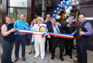 2014_2101_The_Queen_Opening_9_Apr