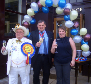 2014_2103_The_Queen_Opening_9_Apr