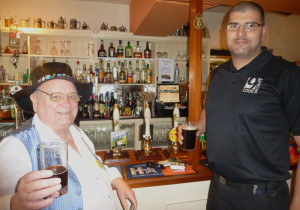 2014_2501_HowlinGale_at_Northbrook_Arms_5